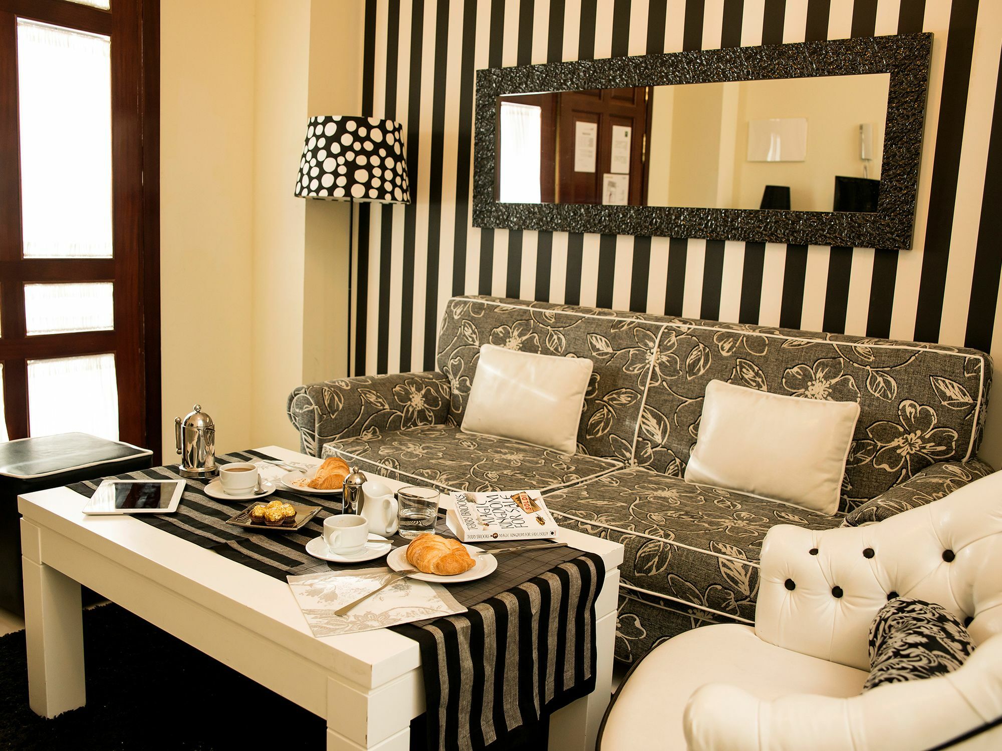 Singular Pilatos Apartment Sevilla Bagian luar foto